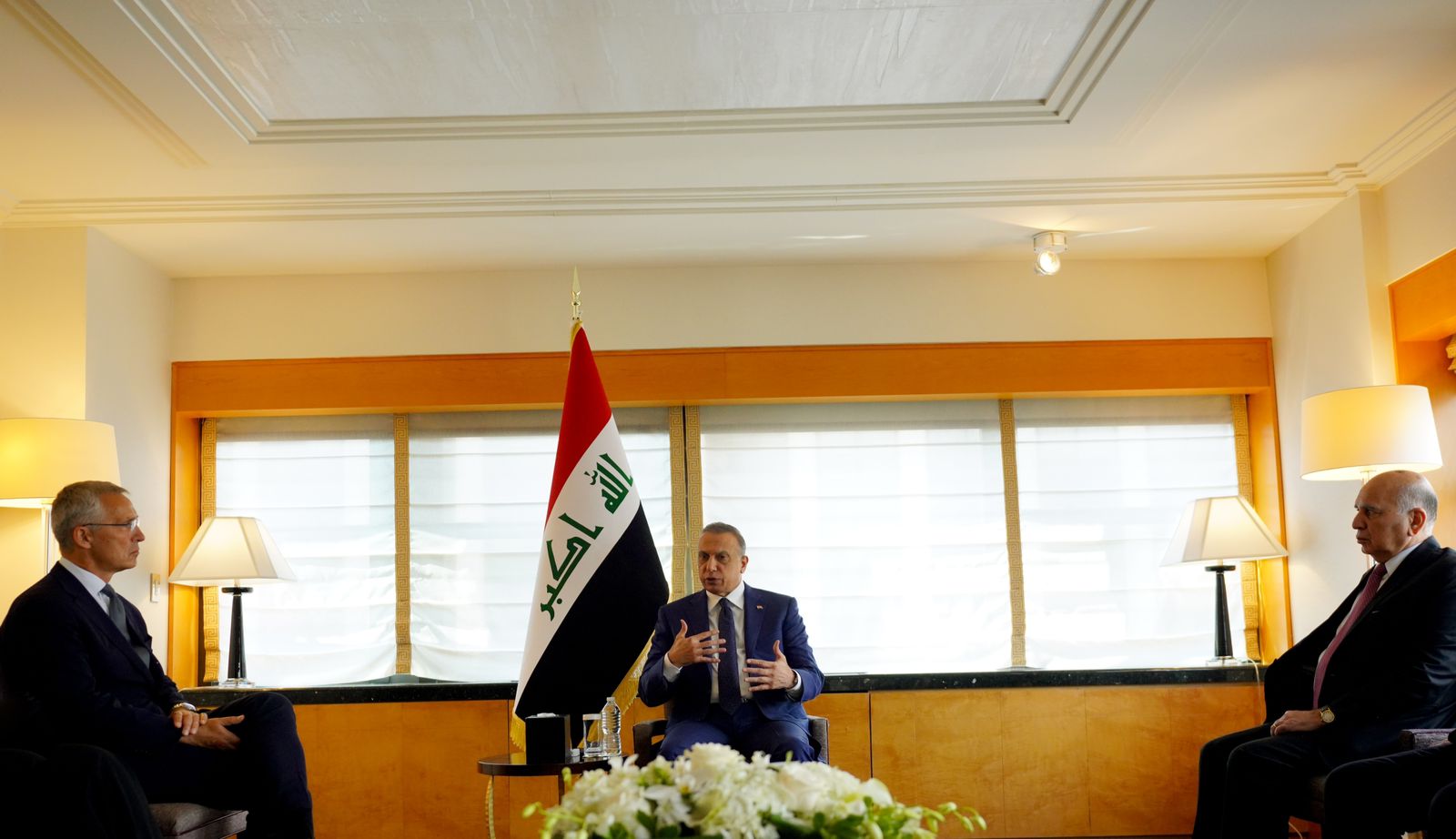 الكاظمي وأمين عام الناتو يبحثان تقديم المساعدة للقوات العراقية بالتدريب والمشورة