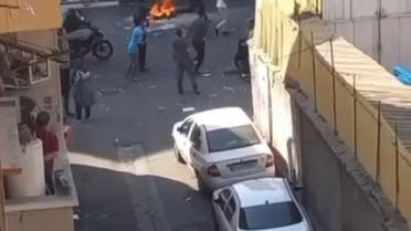 هتافات ضد خامنئي وسط إيران..واشتباك بين المحتجين والأمن