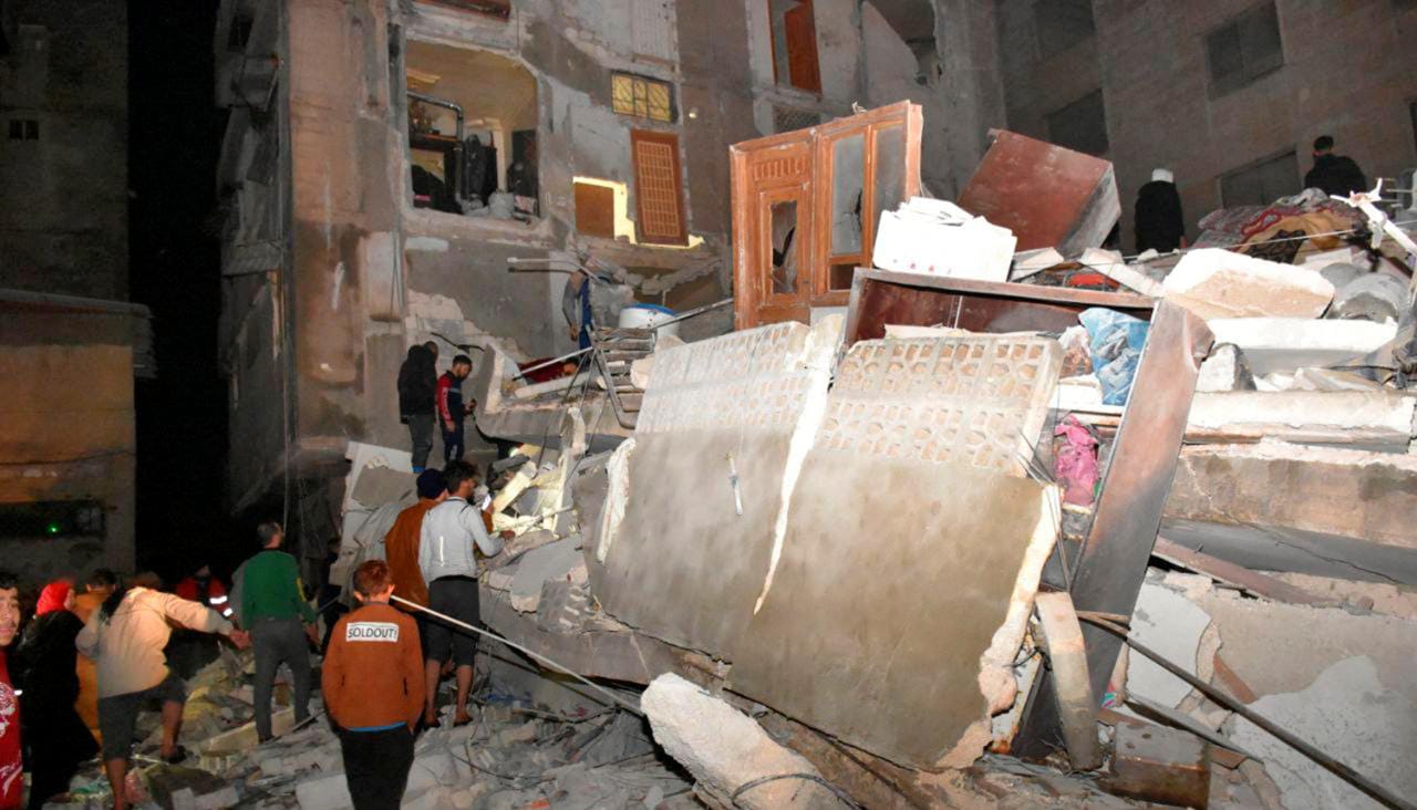 سوريا.. وفاة لاعب دولي سابق إثر انهيار البناء الذي يسكنه نتيجة الزلزال
