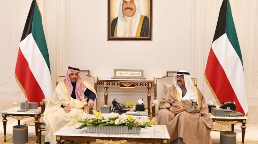 وزير الخارجية السعودي يبحث مع ولي العهد الكويتي العلاقات الثنائية