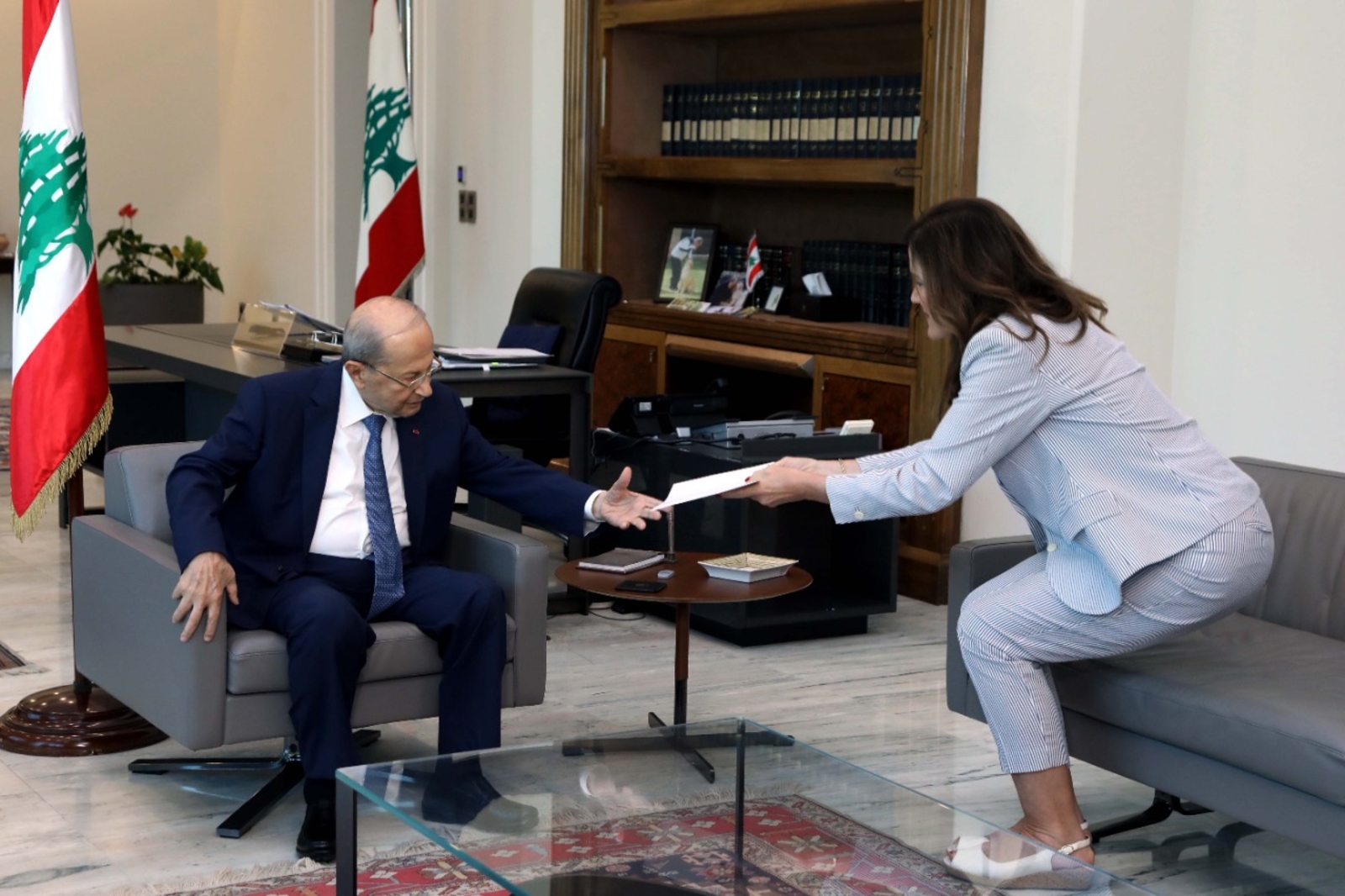 لبنان... شيا تسلّم  رئيس الجمهورية رسالة خطية من هوكستين حول ترسيم الحدود