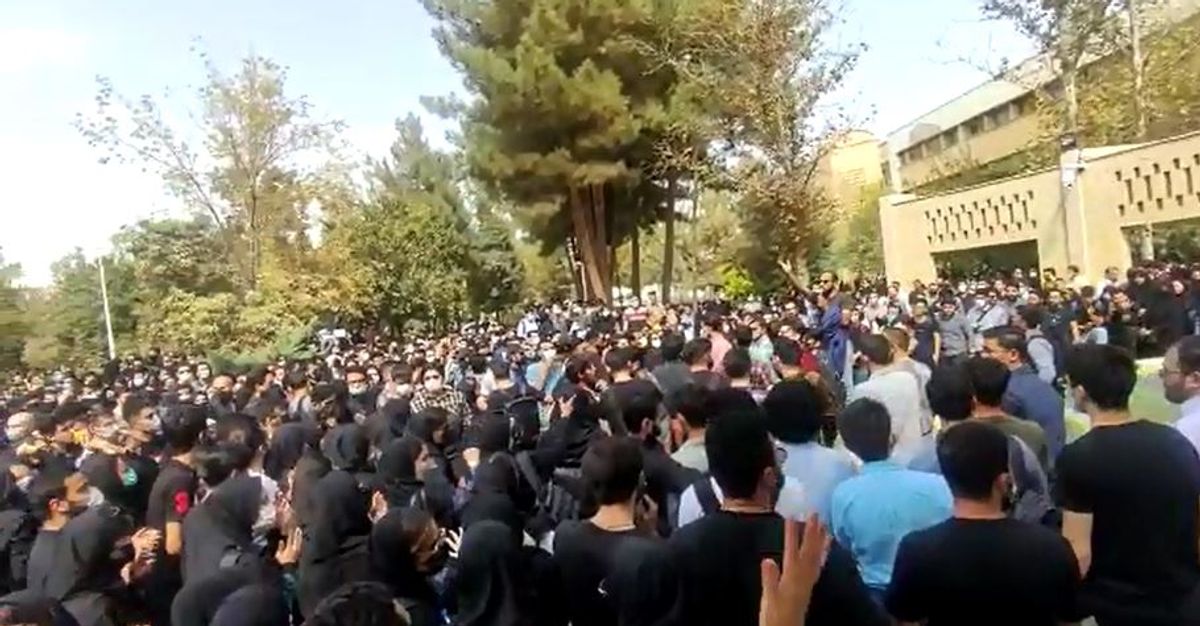 مظاهرات حاشدة في الجامعات الايرانية تدعو لطرد الملالي