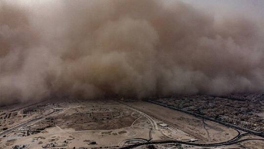  العاصفة الترابية في الكويت تصل إلى المناطق السكنية